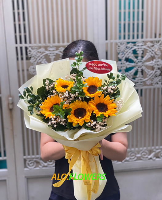 Loa tươi khai trương Chợ Phường 1 Bạc Liêu